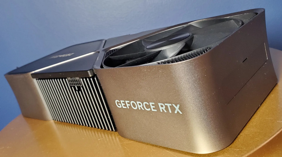 По последним слухам о характеристиках Nvidia RTX 5090, старая RTX 4090 выглядит как чертова клоунская карта
